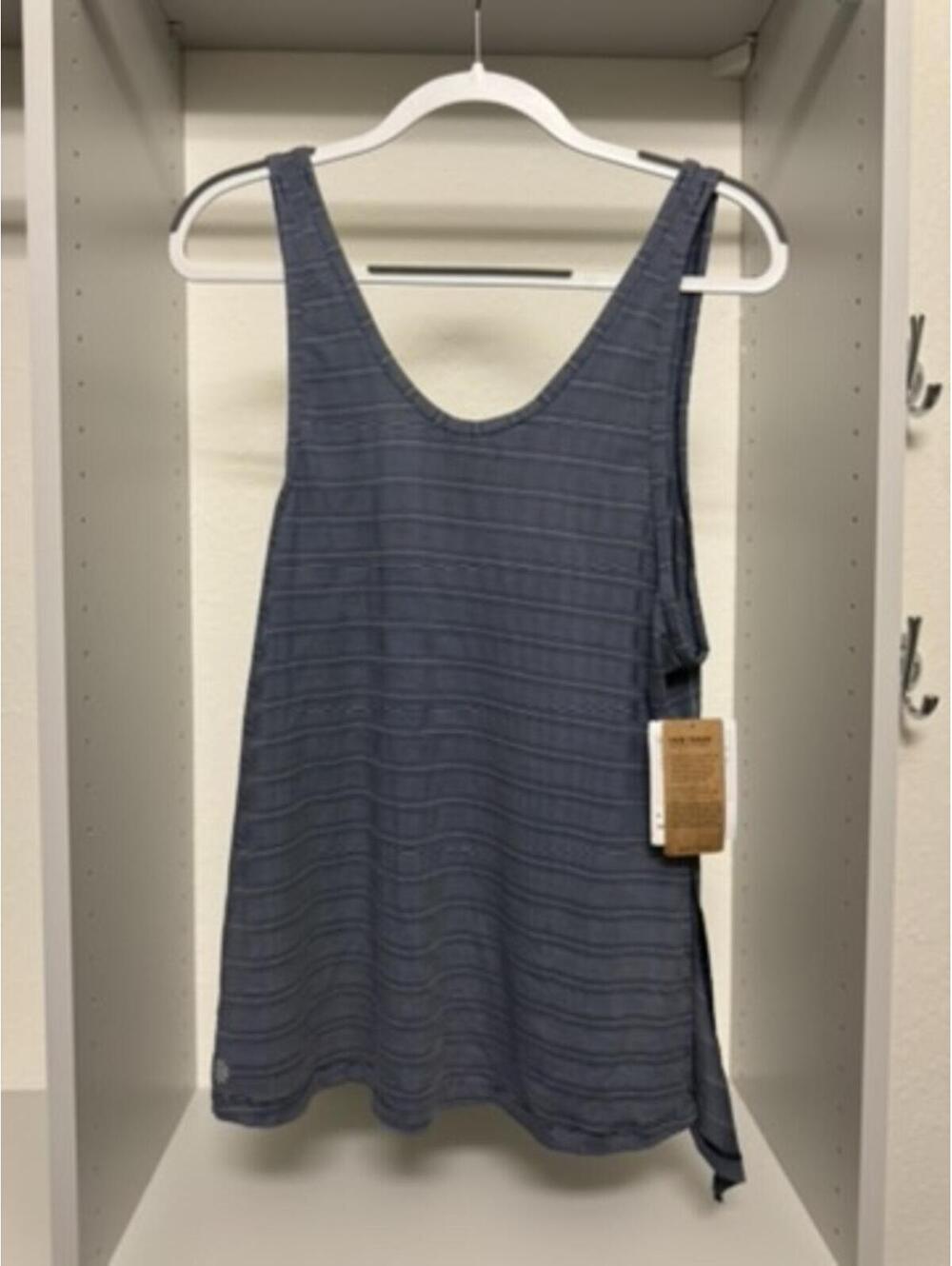 Athleta Max Out Tank Top Medium